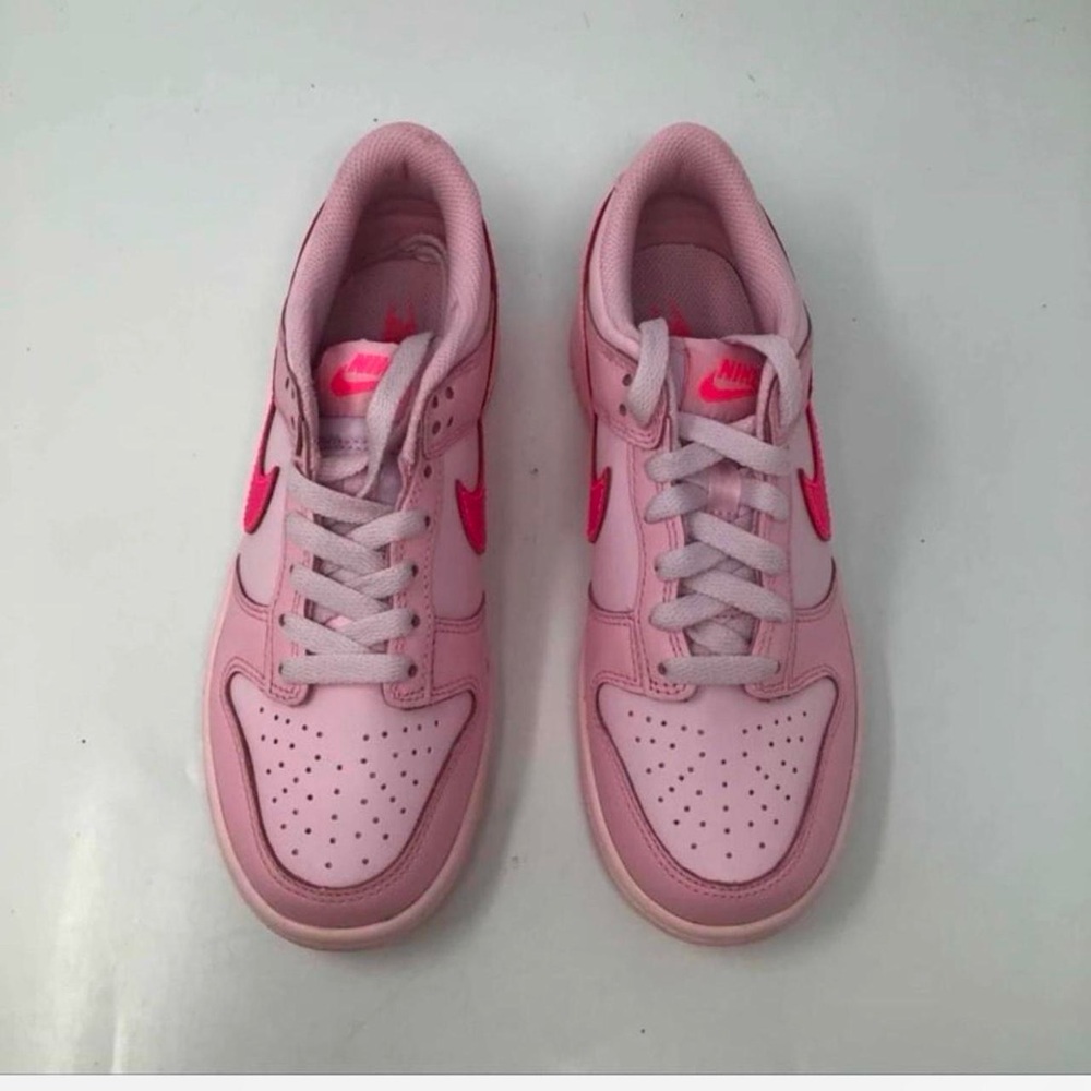 Nike Women's Pink Sneakers